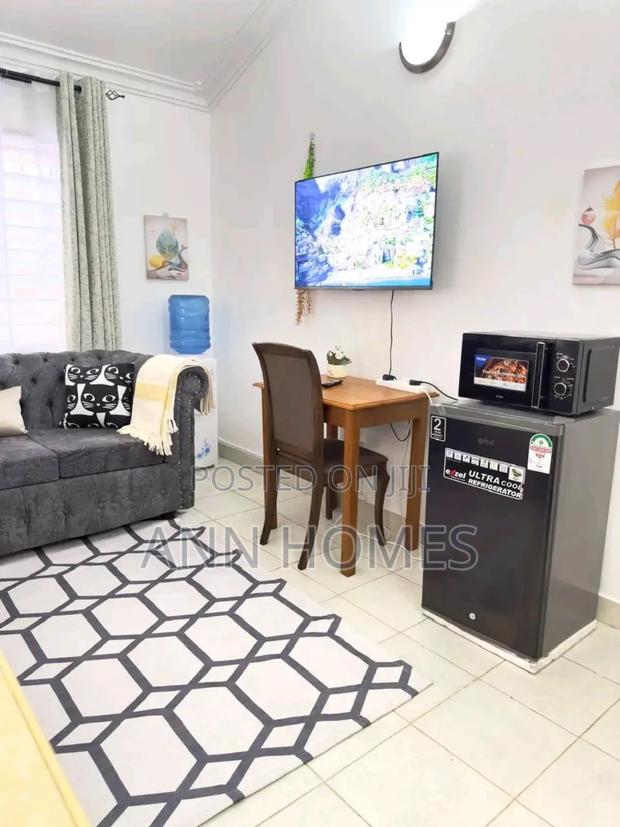 Pretty One Bedroom Airbnb - main view