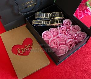 Couples Valentine's Gift Set With Pink Roses - thumbnail 2