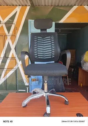 Black Headrest Office Chair