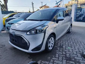 Toyota Sienta 2019 Silver