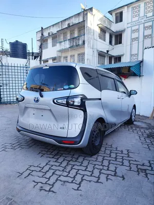Toyota Sienta 2019 Silver