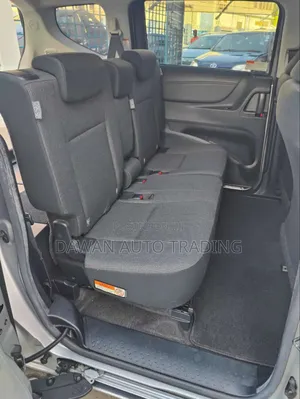 Toyota Sienta 2019 Silver