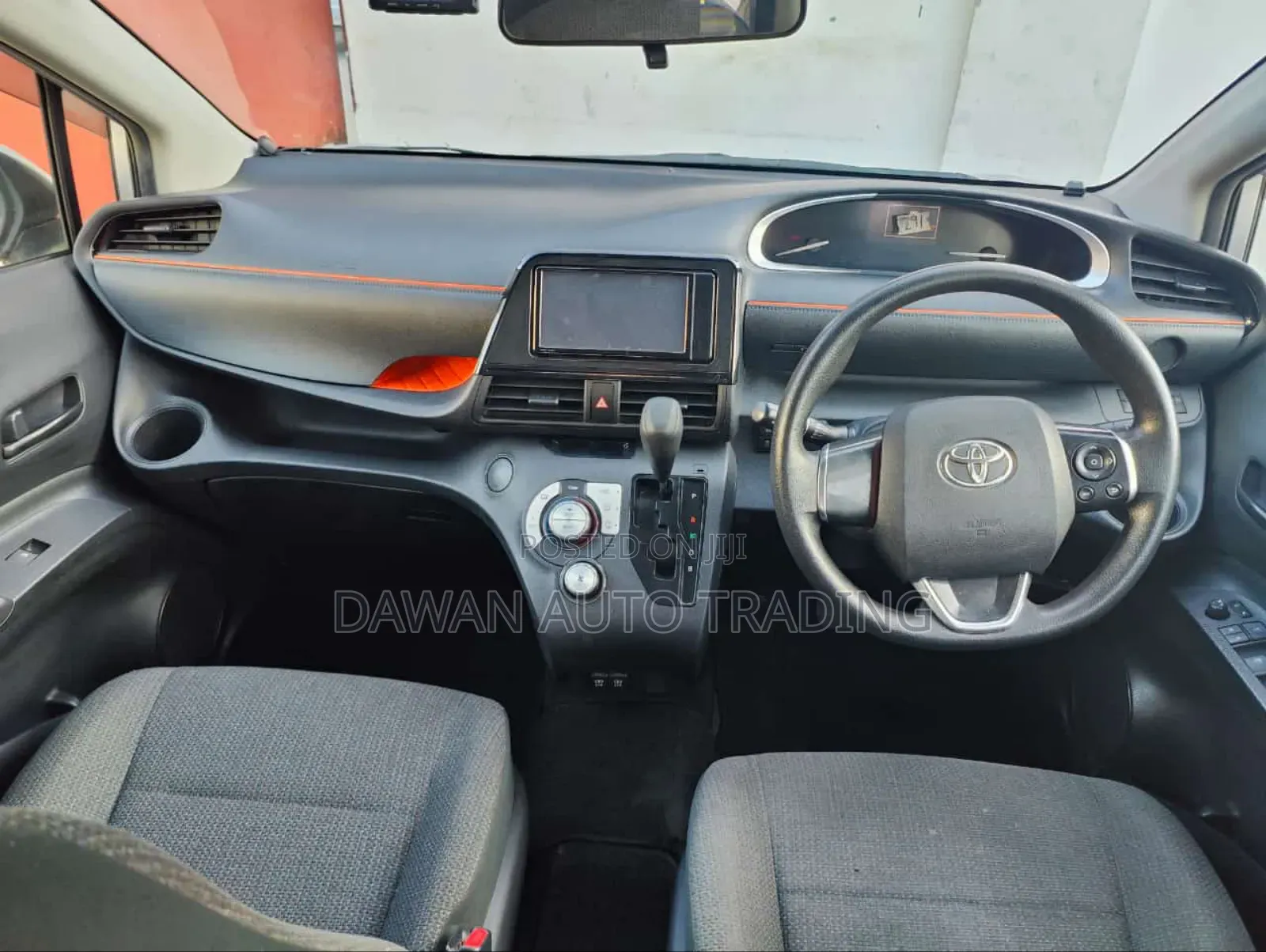Toyota Sienta 2019 Silver