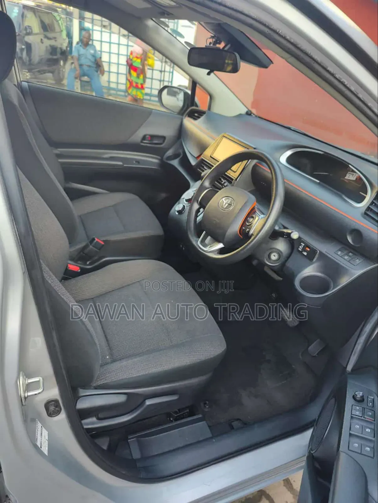 Toyota Sienta 2019 Silver