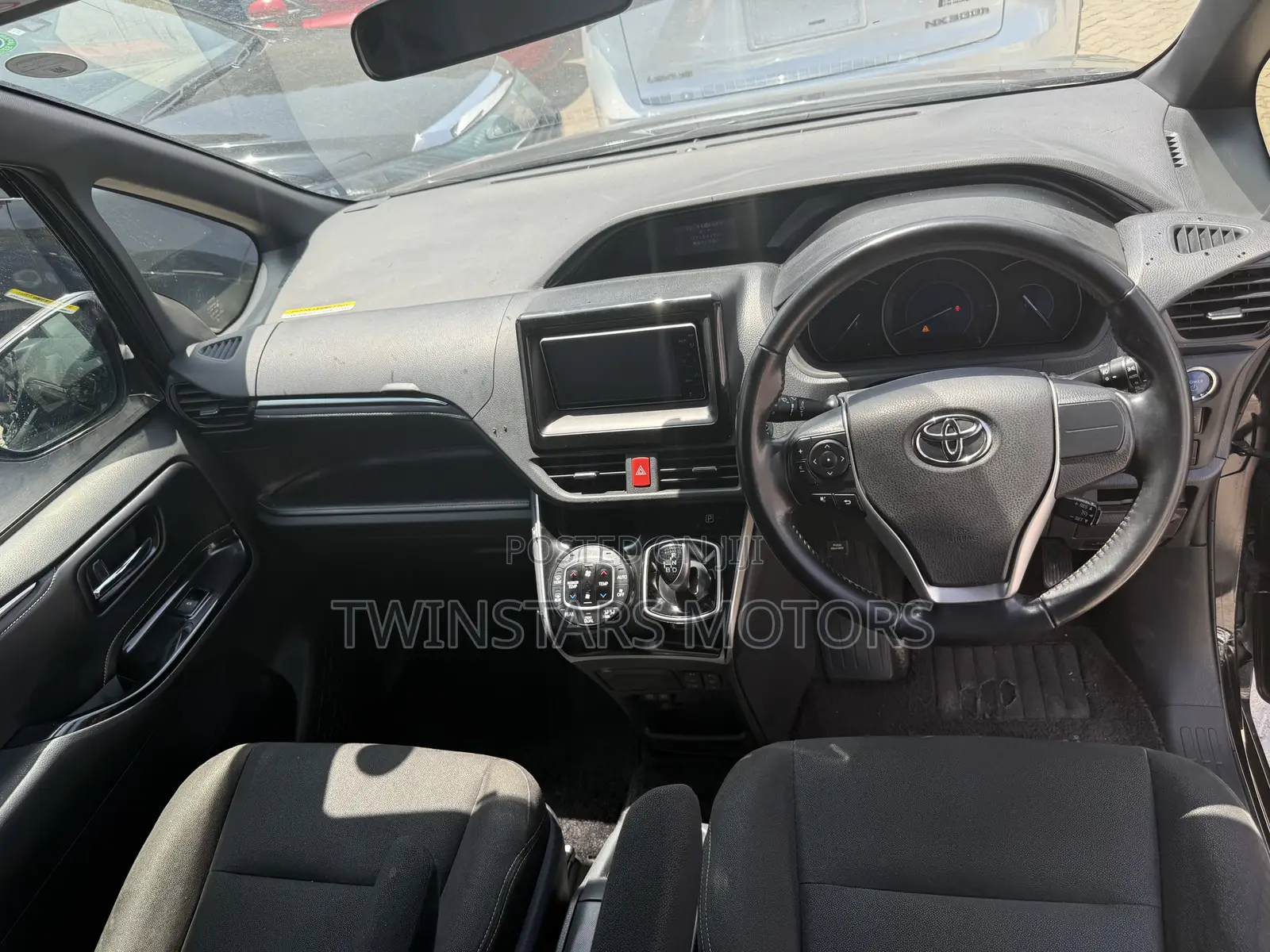 Toyota Esquire 1.8 FWD Hybrid (7 seater) 2018 Black