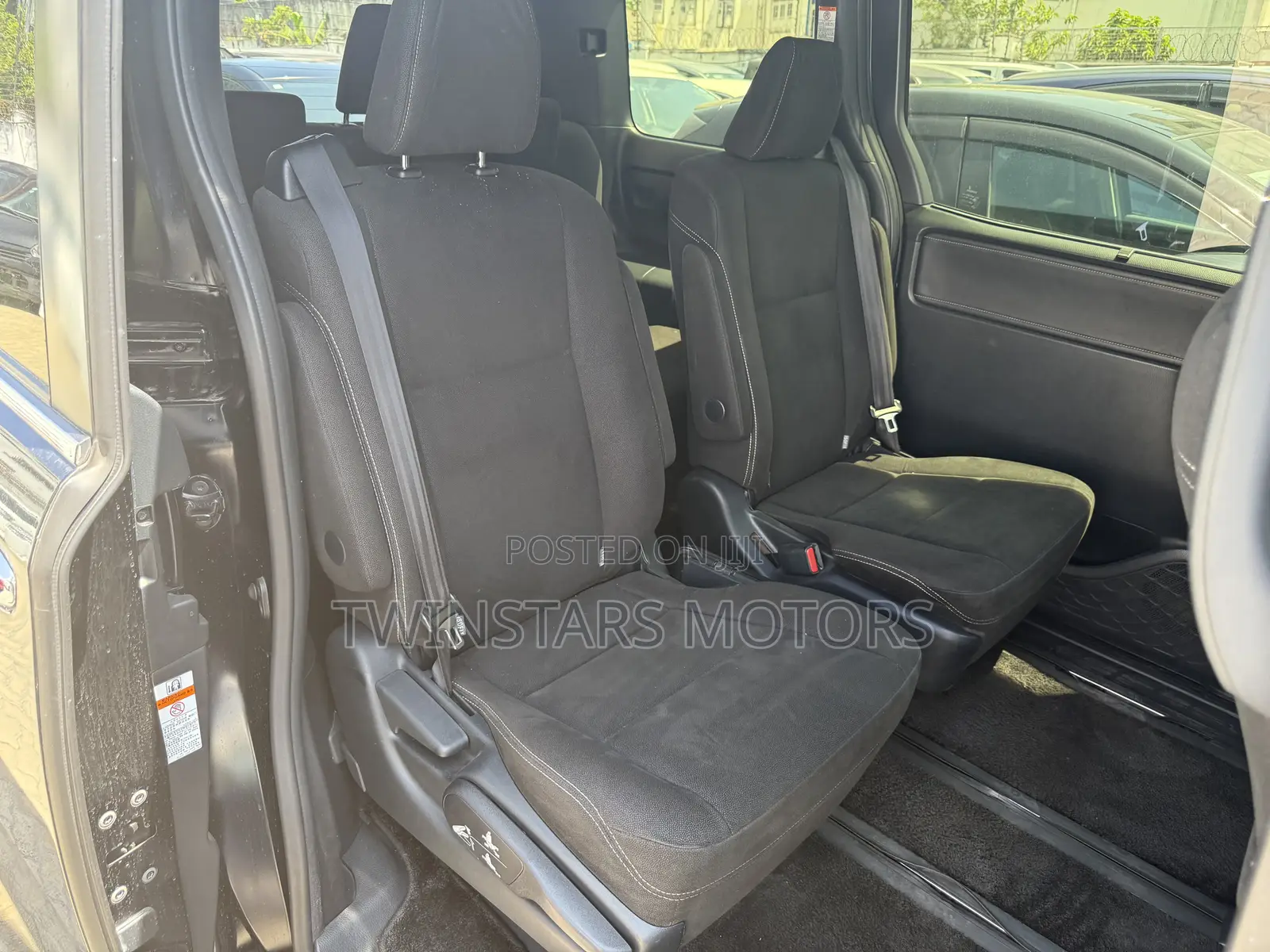 Toyota Esquire 1.8 FWD Hybrid (7 seater) 2018 Black