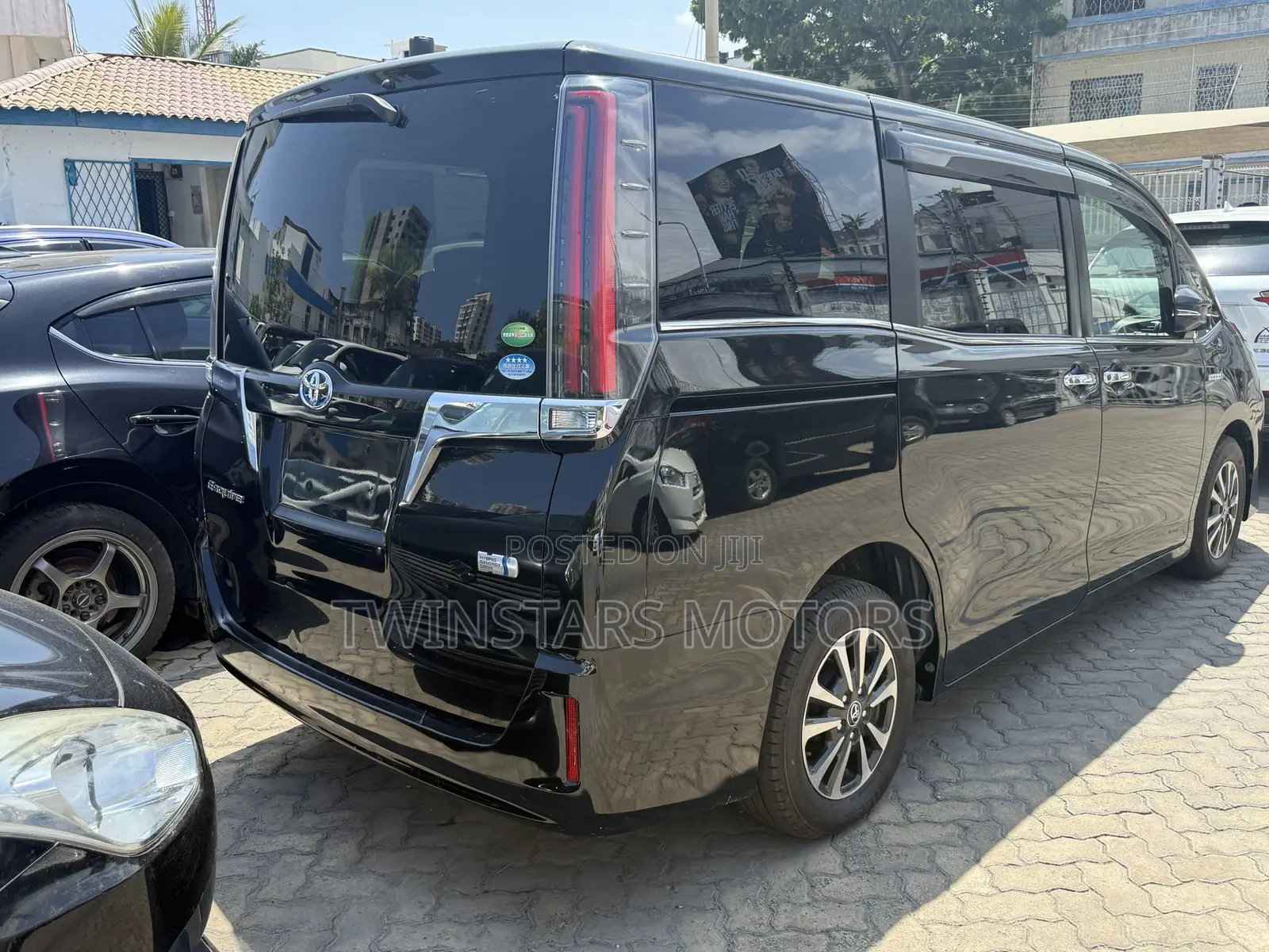 Toyota Esquire 1.8 FWD Hybrid (7 seater) 2018 Black