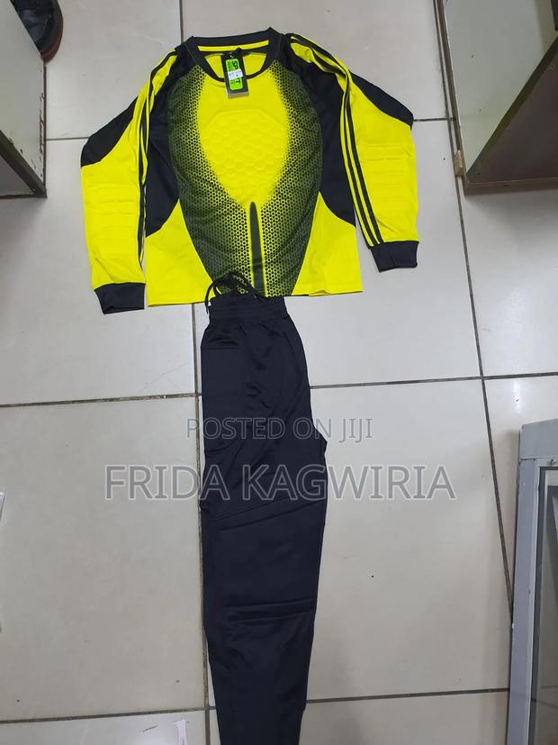 Kids Goalkeeper Uniform Set ( Medium Size To XL) - thumbnail 3