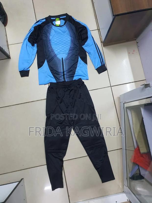 Kids Goalkeeper Uniform Set ( Medium Size To XL) - thumbnail 4