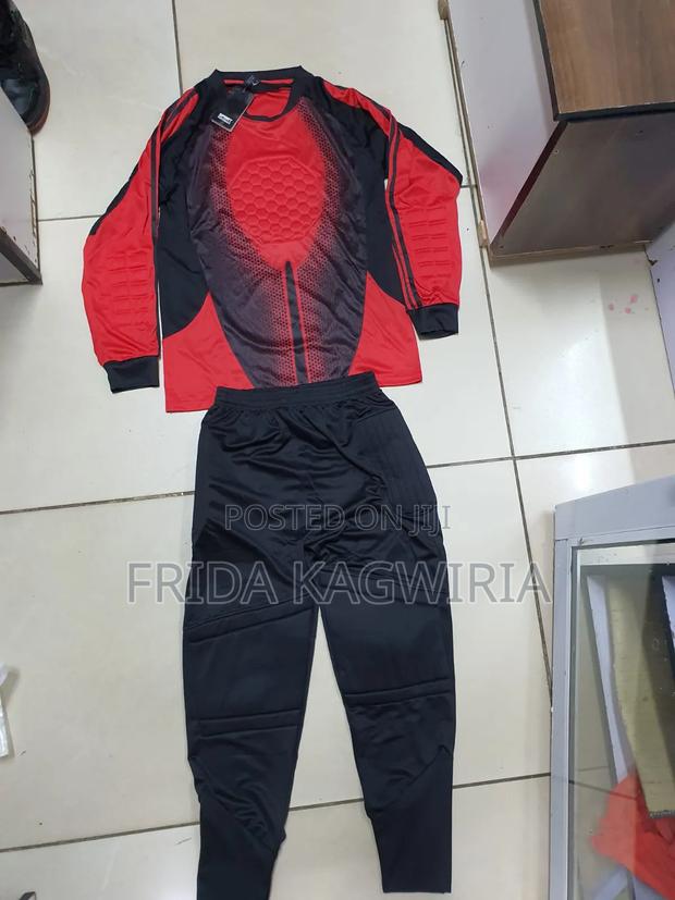 Kids Goalkeeper Uniform Set ( Medium Size To XL) - thumbnail 5