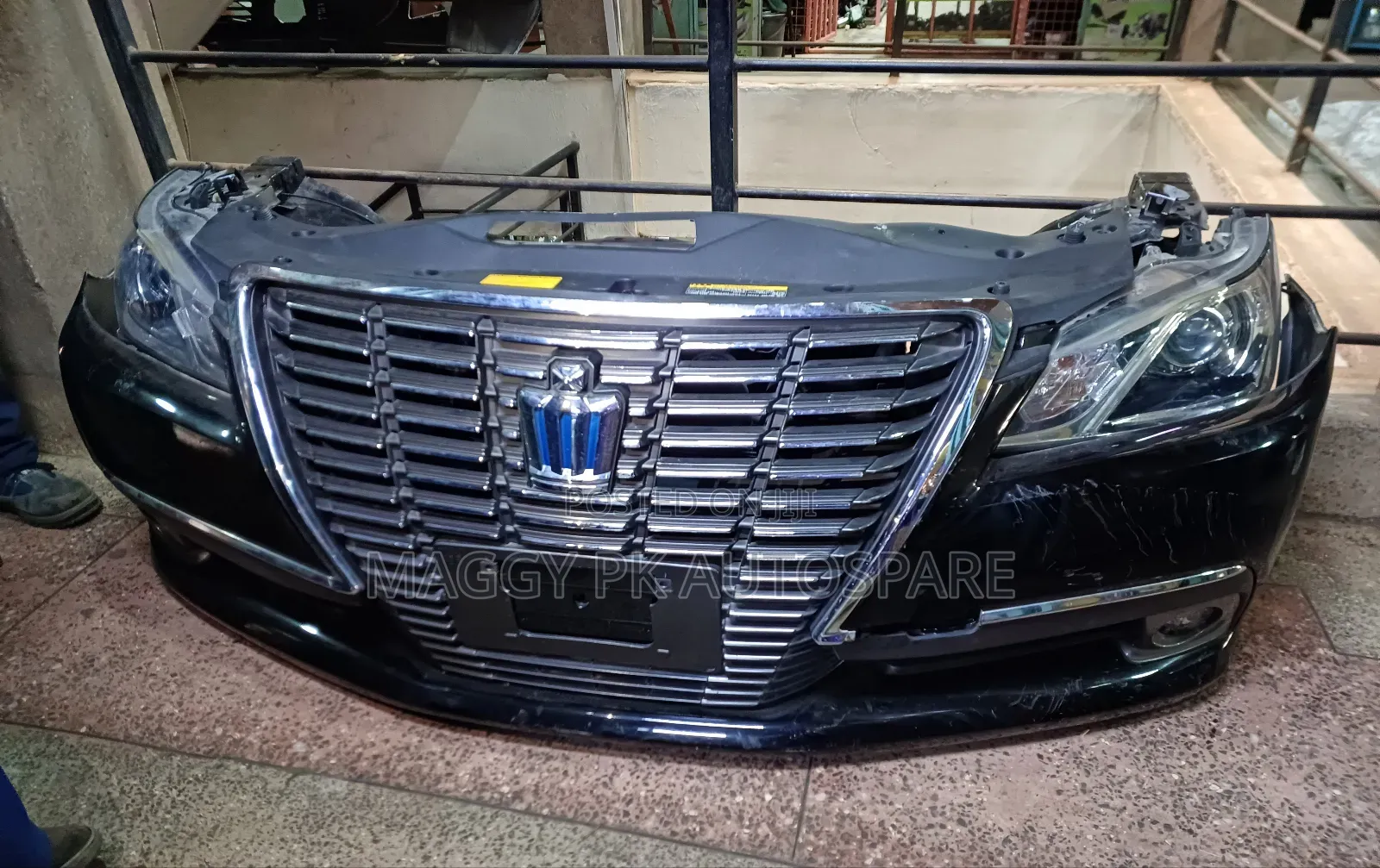 Toyota Crown Hybrid Royal 2015 Model Nosecut
