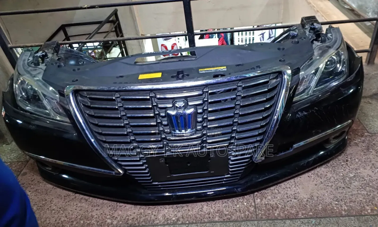 Toyota Crown Hybrid Royal 2015 Model Nosecut