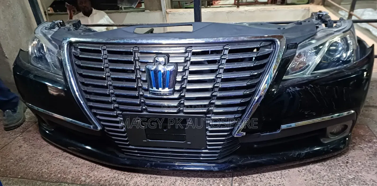 Toyota Crown Hybrid Royal 2015 Model Nosecut