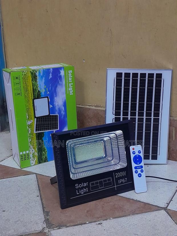 Bright LED Solar Flood Light 200W + Remote 18 Hour