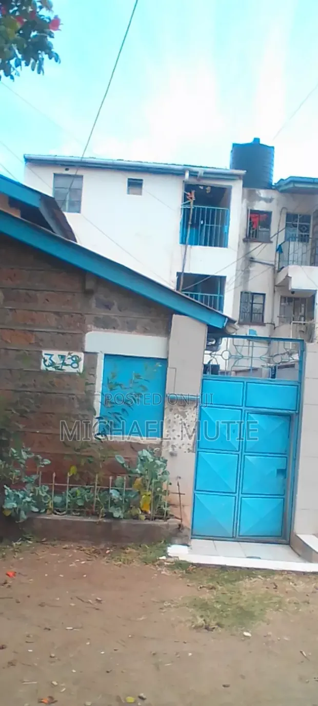 Mini Flat in Komarocks Estate for sale