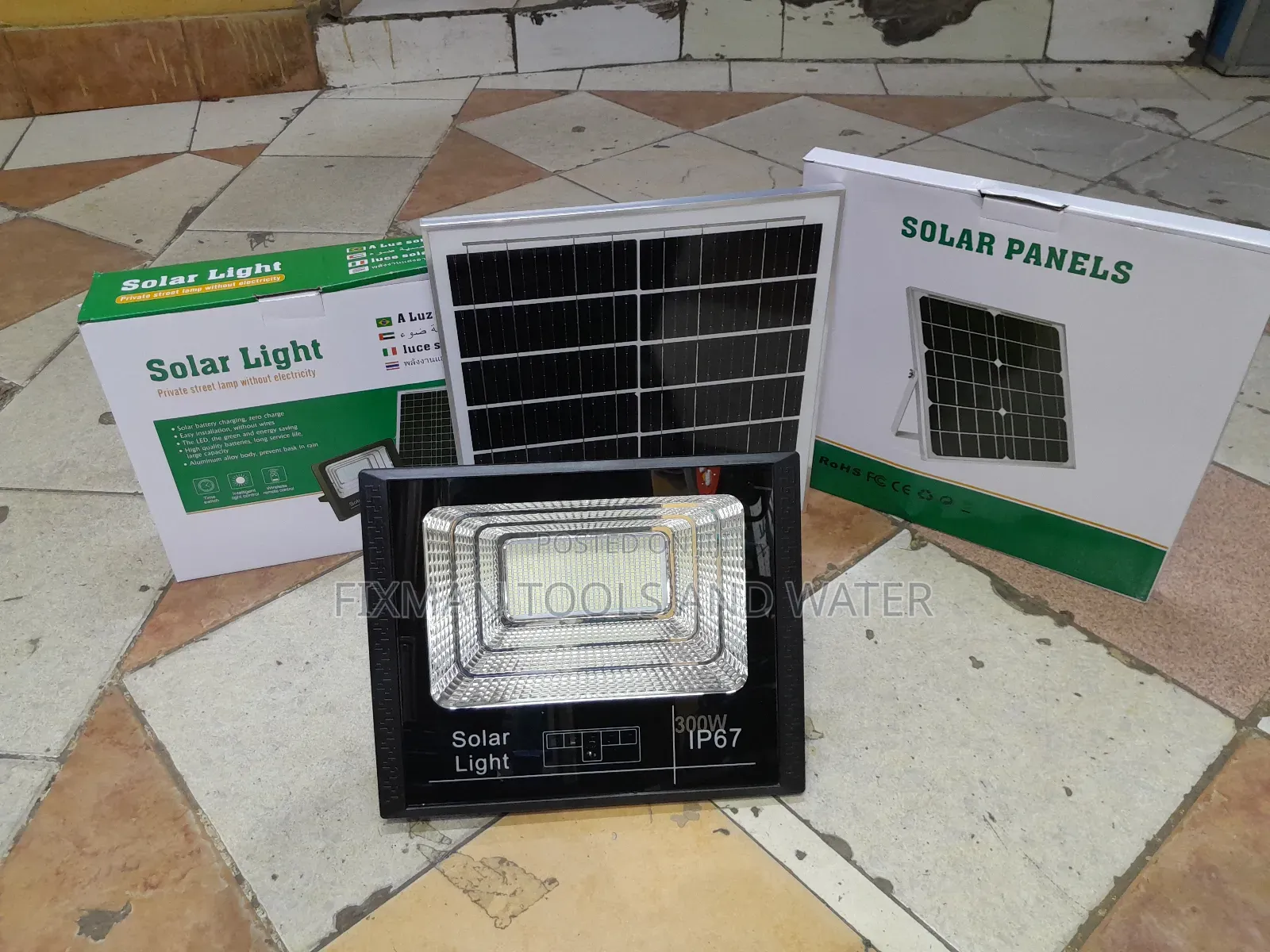 Solar Flood Light 300w Ip67 With Remote  19hrs