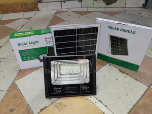 Solar Flood Light 300w Ip67 With Remote  19hrs