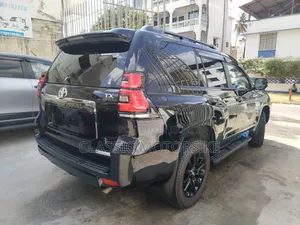Toyota Land Cruiser Prado 2.8 2020 Black