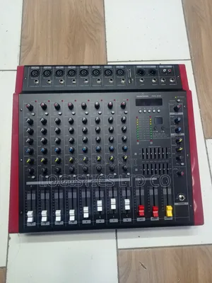 Mackie 8 Channel Powered Mixer 2000w