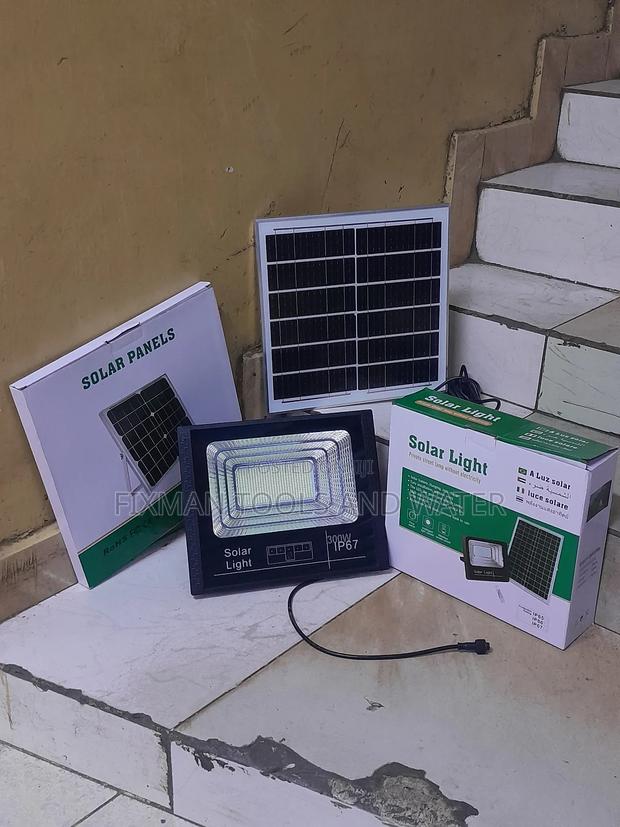 Automatic Solar Light 300w  With Sensor And Remote 18hrs - main view
