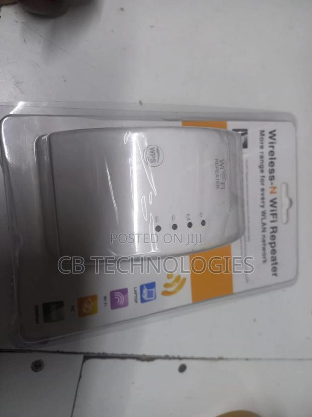 WIFI Repeater Socket Plugged