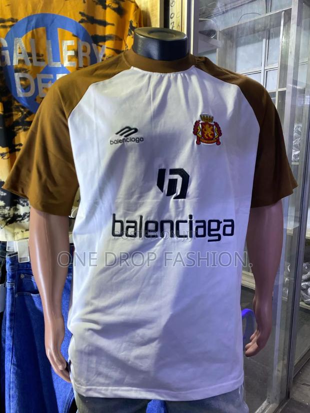 Balenciaga Tshirts - thumbnail 2