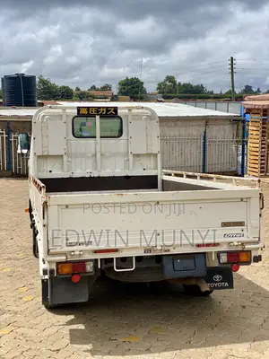 Toyota Dyna 2017 White