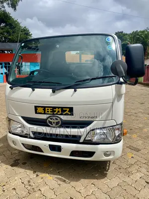 Toyota Dyna 2017 White