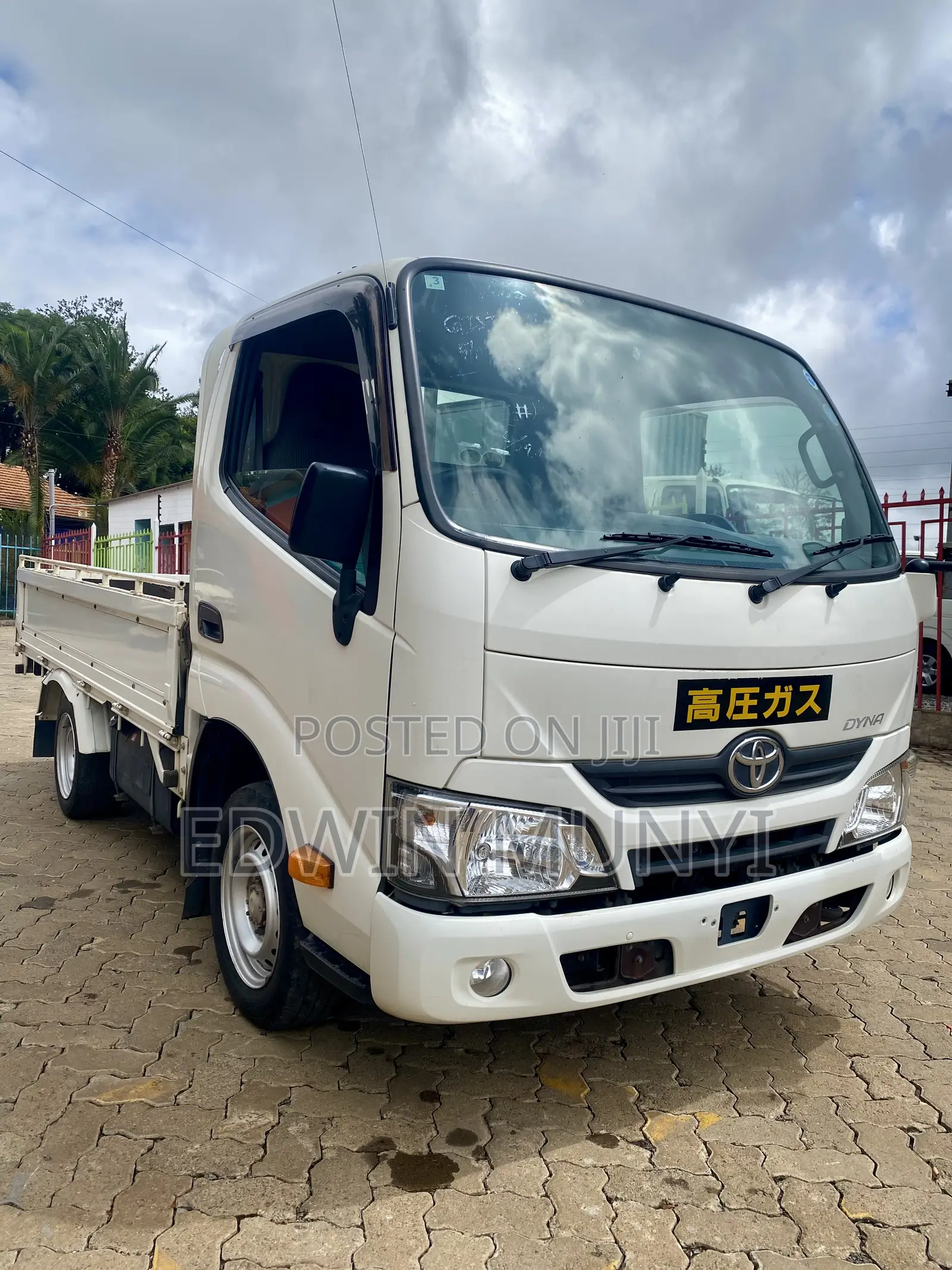 Toyota Dyna 2017 White