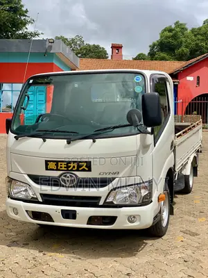 Toyota Dyna 2017 White