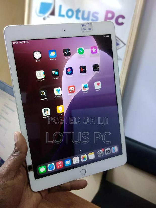Apple iPad 10.2 (2019) 128 GB Silver - main view