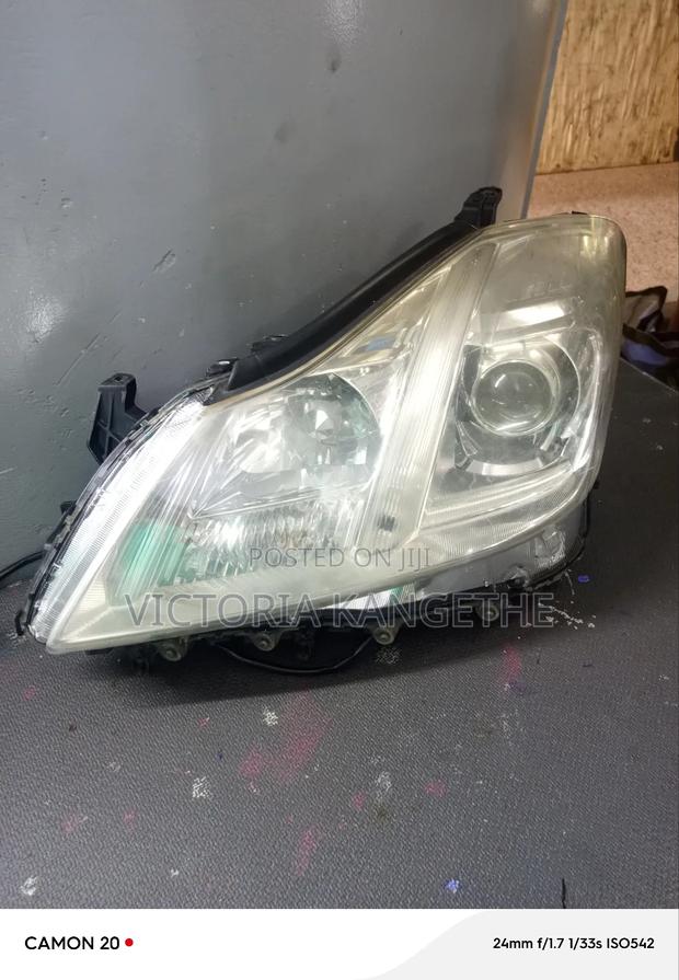 Toyota Crown 2012 Headlights