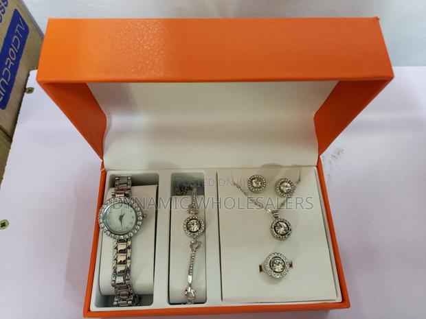 Exquisite Ladies Jewellery Set - main view