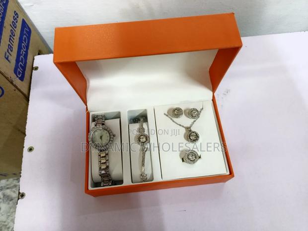 Exquisite Ladies Jewellery Set - thumbnail 3
