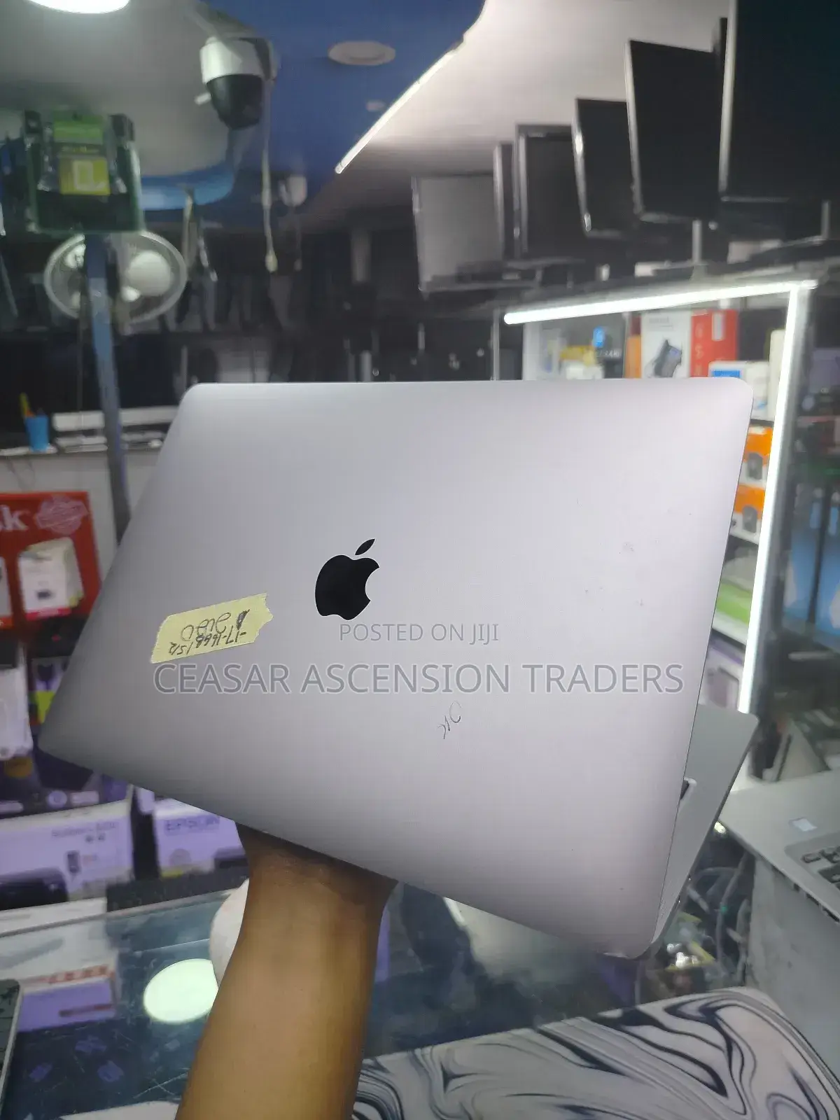 Laptop Apple MacBook Pro 2020 16GB Intel Core I7 SSD 512GB