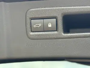 Lexus NX 300h Base 4x4 (2.5L 4cyl 2A) 2018 Black