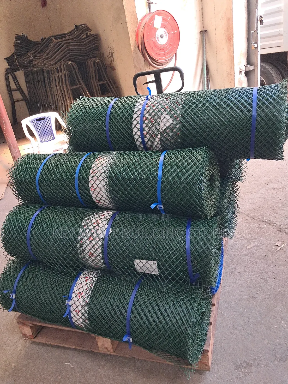 Plastic Poultry Mesh (1m by 25m)
