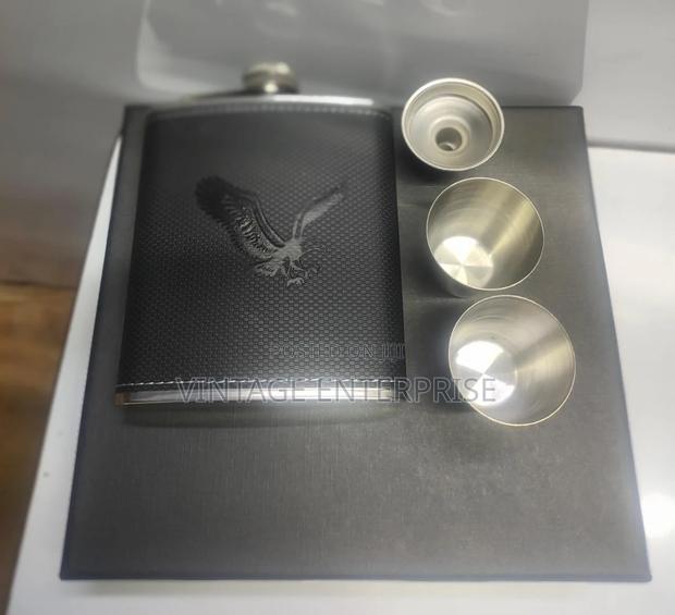 Hip Whiskey Bottle Plus Two Cup Tots - main view