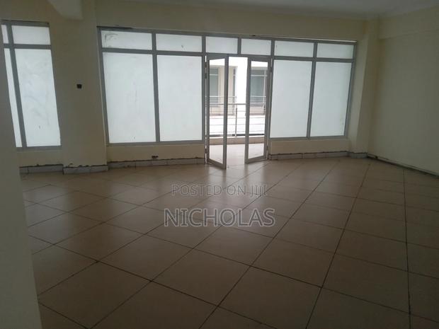 Showrooms, Warehouse and Offices Tolet