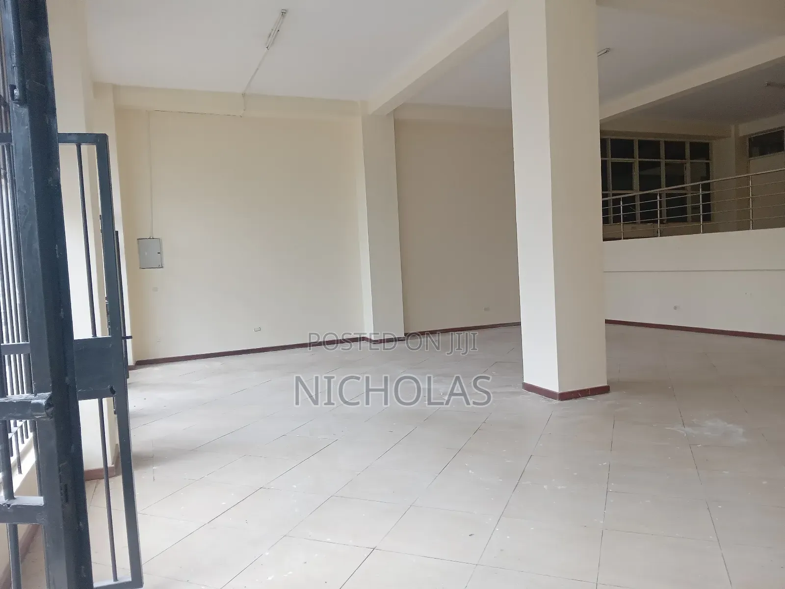 Showrooms, Warehouse and Offices Tolet