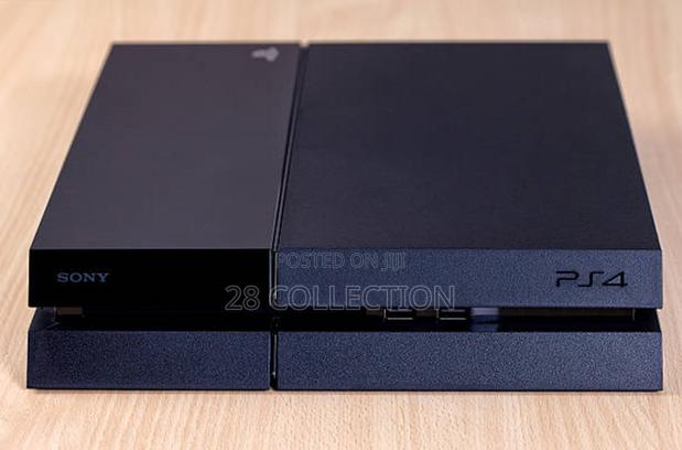 Sony Playstation 4 – Complete With 1 Wireless Controller - main view