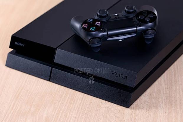 Playstation 4 With Controller – Hours of Gaming Fun