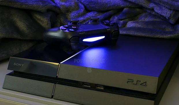 PS4 Console – Comes With 1 Dualshock 4 Controller - main view