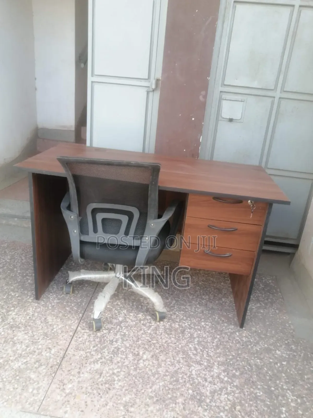 Combo Set Office Chair and Office Desk
