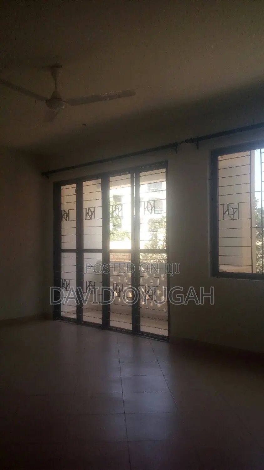 3bdrm Apartment in Ganjoni, Moi Avenue (Msa) for rent