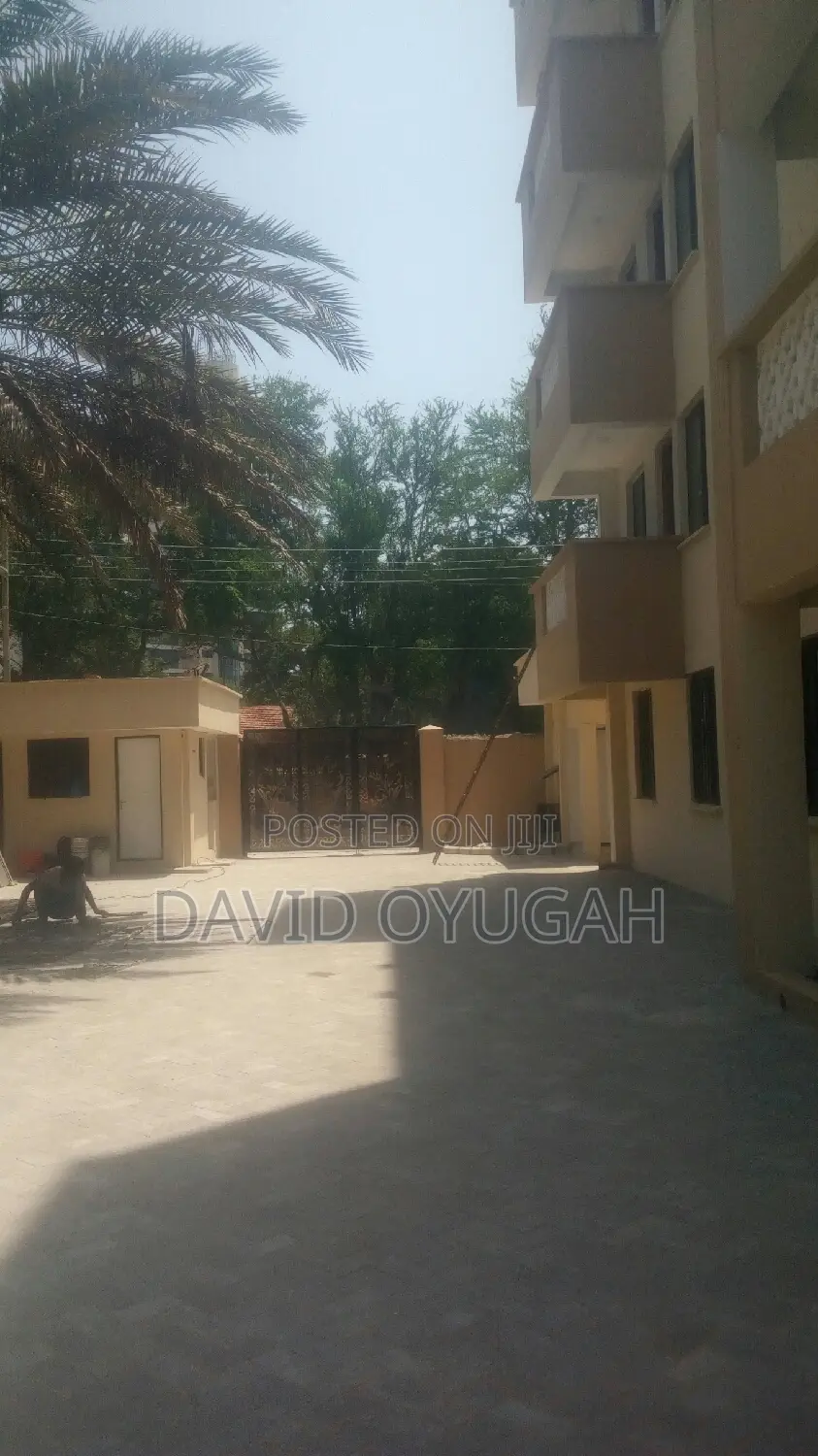 3bdrm Apartment in Ganjoni, Moi Avenue (Msa) for rent