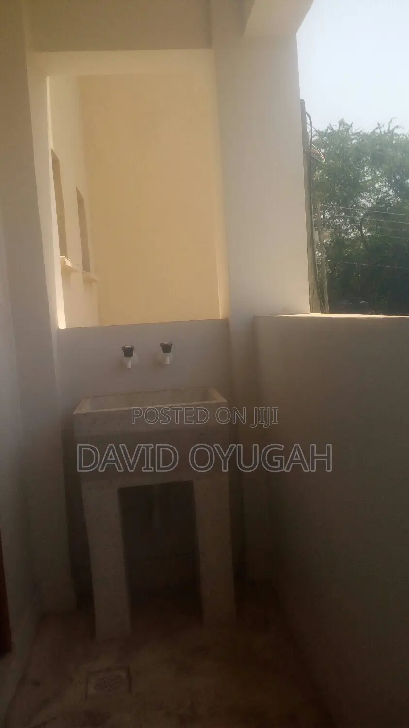 3bdrm Apartment in Ganjoni, Moi Avenue (Msa) for rent
