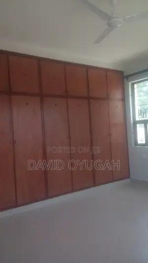 3bdrm Apartment in Ganjoni, Moi Avenue (Msa) for rent
