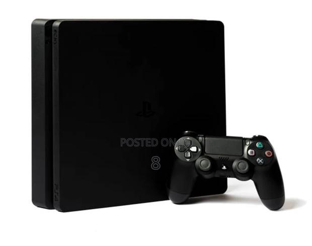 Playstation 4 Console – Bundle With 1 Dualshock Controller - main view