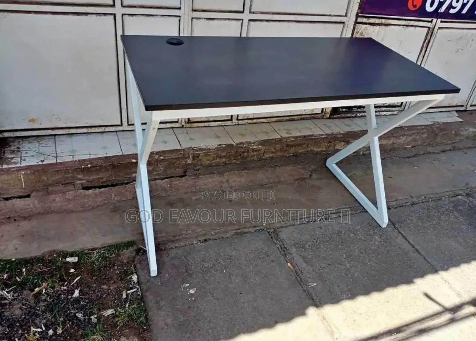 1.2m Office Table Desk With Metallic Base Yf3wj